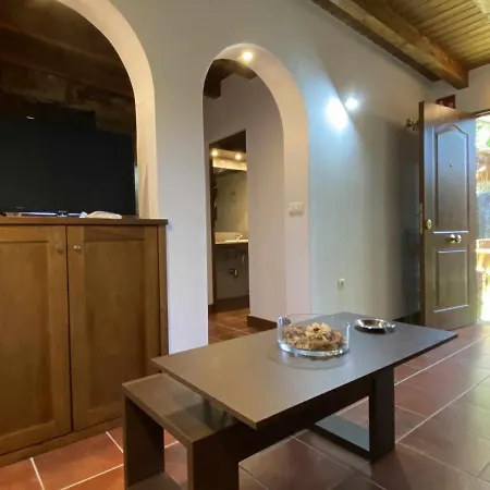 Estudio Pareja Con Jardincito Privado Barbacoa Con Piscina Compartida *